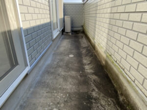 ベランダの黒ずみ