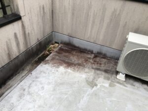 汚れたベランダ/before