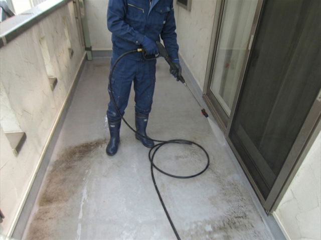 ベランダの高圧洗浄清掃